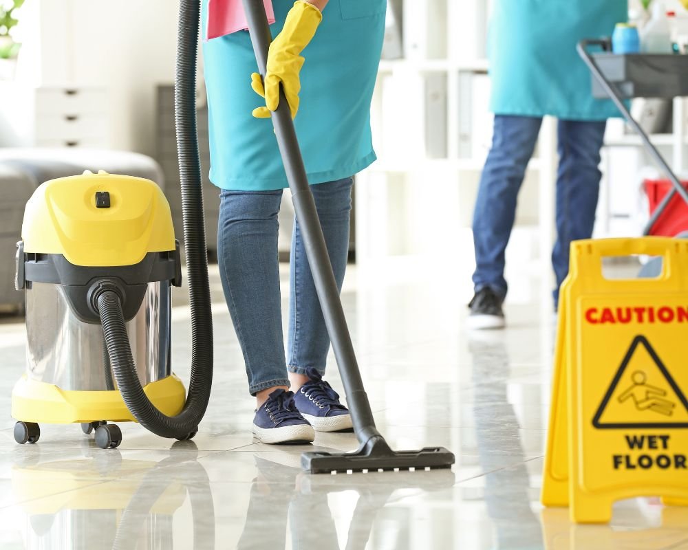 cleaning crew commercial cleaning