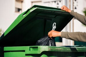 Tips to Help Cleaning Crews More Efficiently Handle Trash